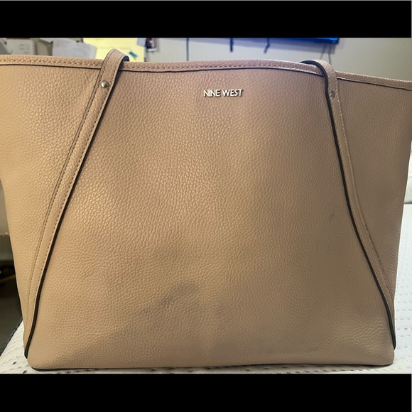Nine West Handbags - Nine West cream tote bag